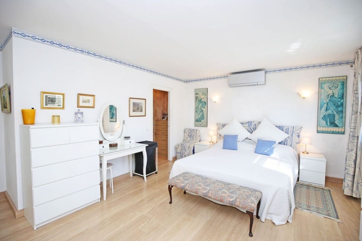 4 sypialnia Willa na sprzedaż w Marbella z basenem garażem - 1 045 000 € (Ref: 9507007)