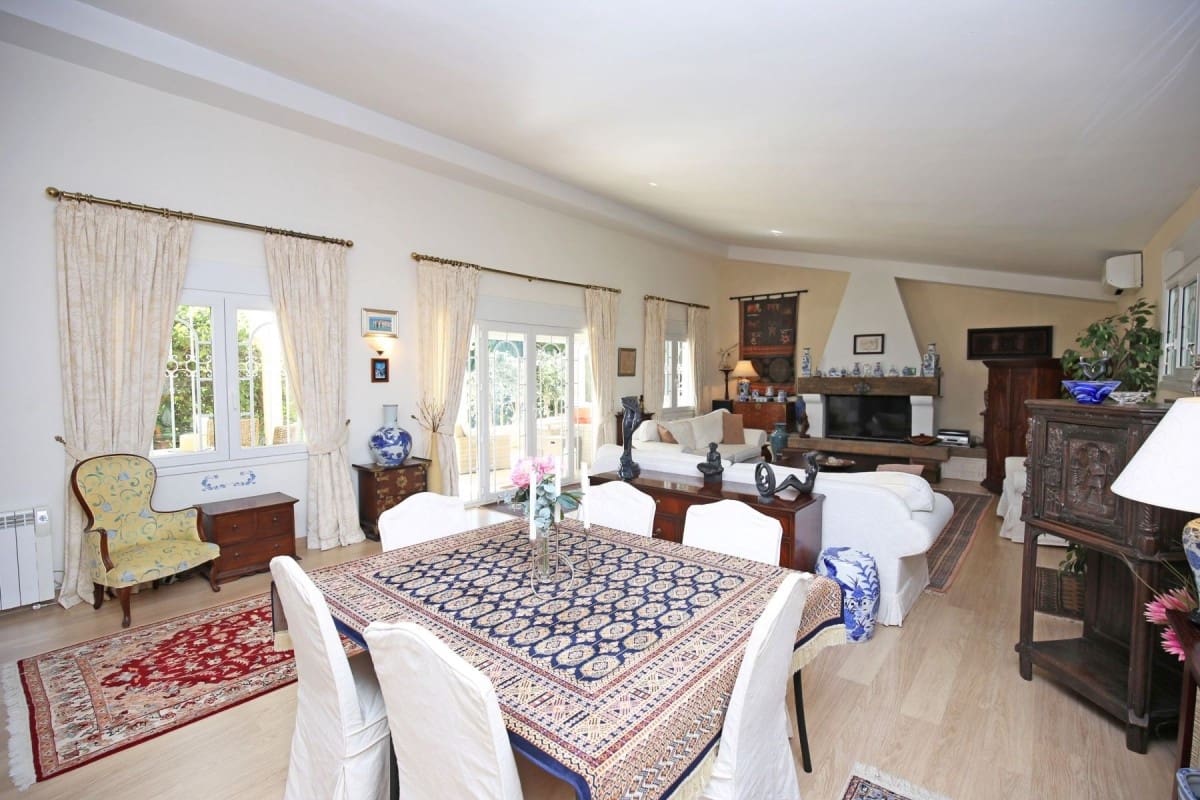 4 sypialnia Willa na sprzedaż w Marbella z basenem garażem - 1 045 000 € (Ref: 9507007)