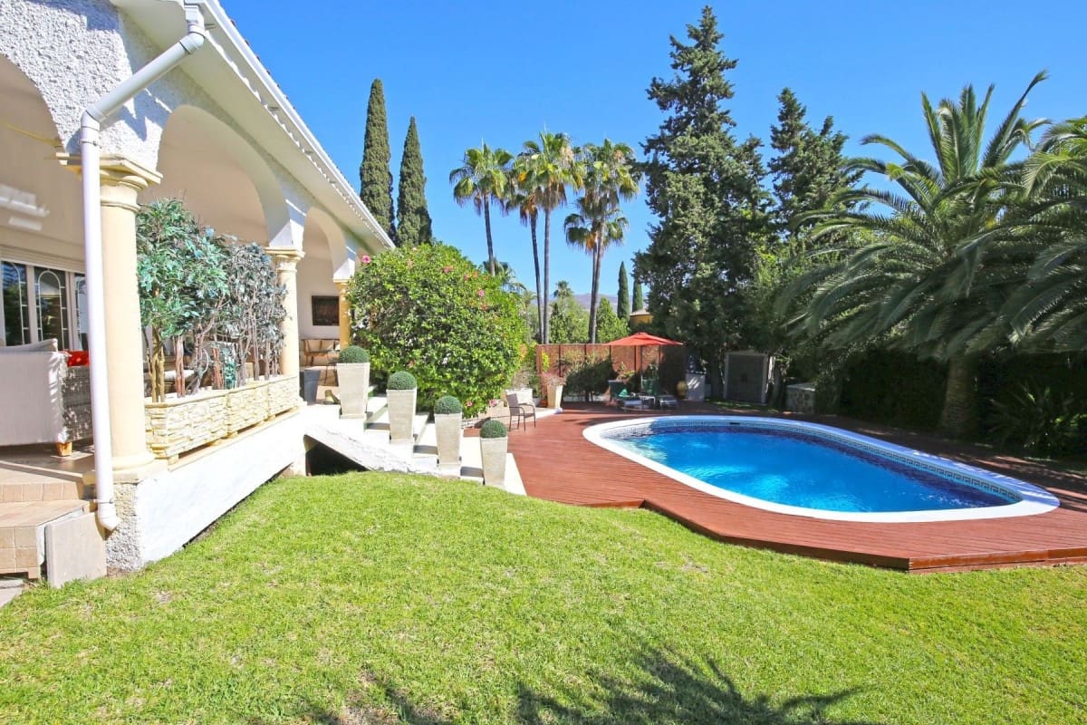 4 sypialnia Willa na sprzedaż w Marbella z basenem garażem - 1 045 000 € (Ref: 9507007)