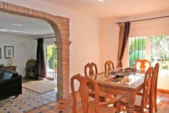 4 bedroom Villa for sale in Marbella with pool garage - € 495,000 (Ref: 9507009)