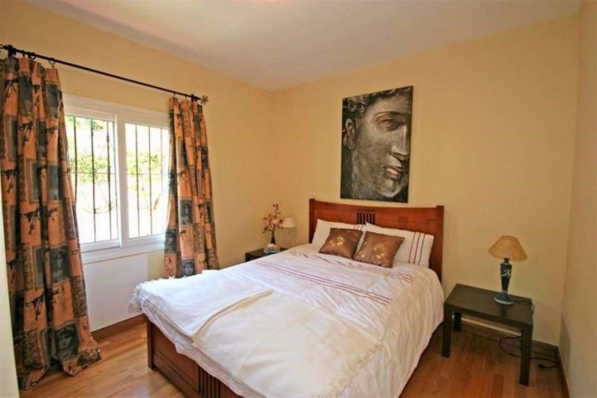 4 bedroom Villa for sale in Marbella with pool garage - € 495,000 (Ref: 9507009)