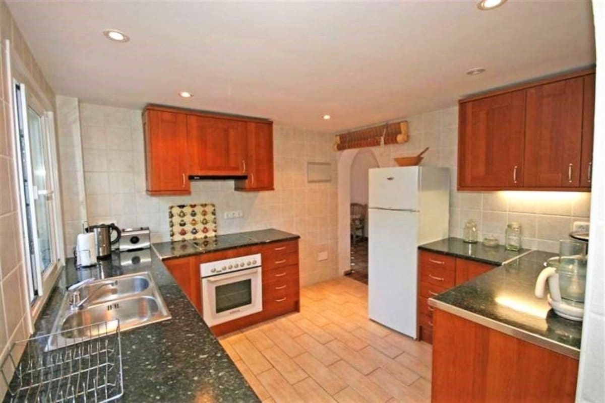 4 bedroom Villa for sale in Marbella with pool garage - € 495,000 (Ref: 9507009)