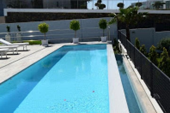 Chalet de 4 habitaciones en Marbella en venta con piscina - 1.925.000 € (Ref: 9507019)