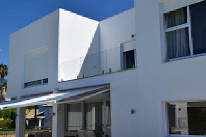 Chalet de 4 habitaciones en Marbella en venta con piscina - 1.925.000 € (Ref: 9507019)