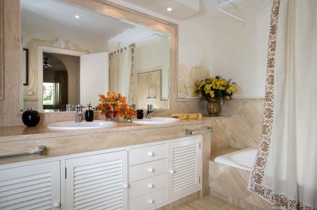 3 sypialnia Apartament na sprzedaż w Marbella z basenem - 770 000 € (Ref: 9507025)