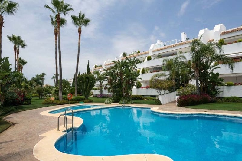 3 sypialnia Apartament na sprzedaż w Marbella z basenem - 770 000 € (Ref: 9507025)