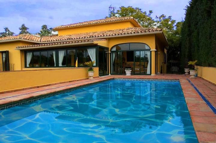 3 bedroom Villa for sale in Marbella with pool - € 775,000 (Ref: 9507027)