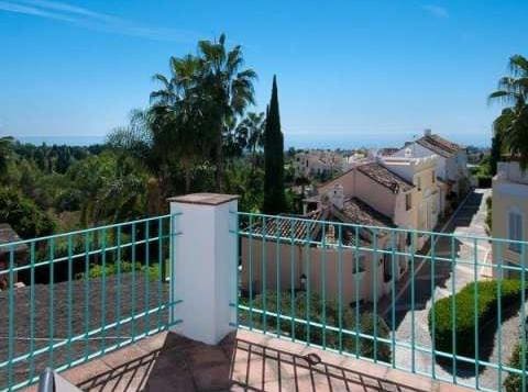 4 quarto Casa em Banda para venda em Marbella com piscina - 725 000 € (Ref: 9507033)