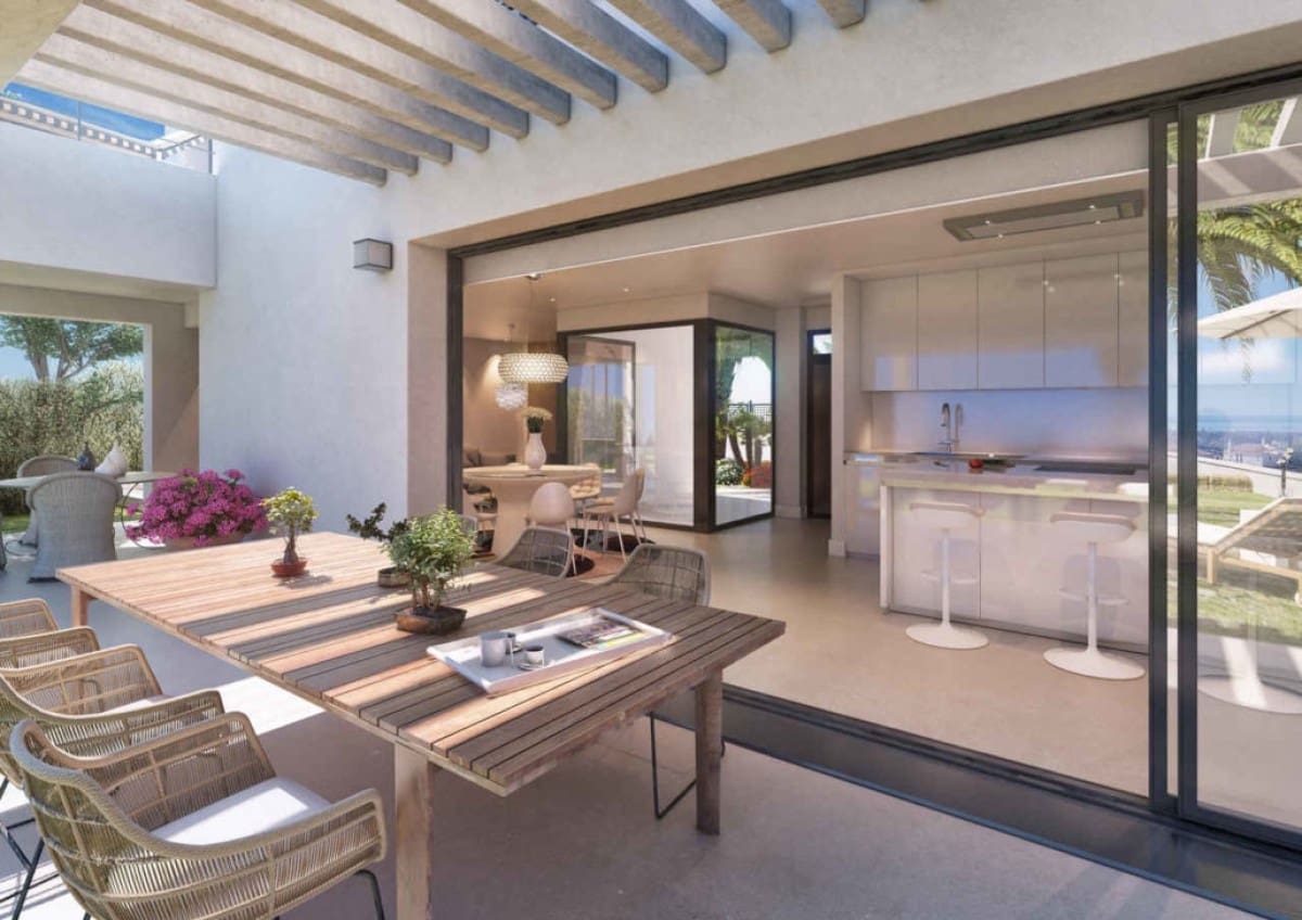 4 bedroom Villa for sale in Estepona with pool garage - € 710,000 (Ref: 9507035)