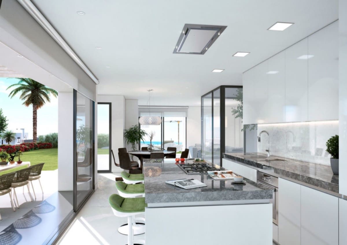 4 bedroom Villa for sale in Estepona with pool garage - € 710,000 (Ref: 9507035)