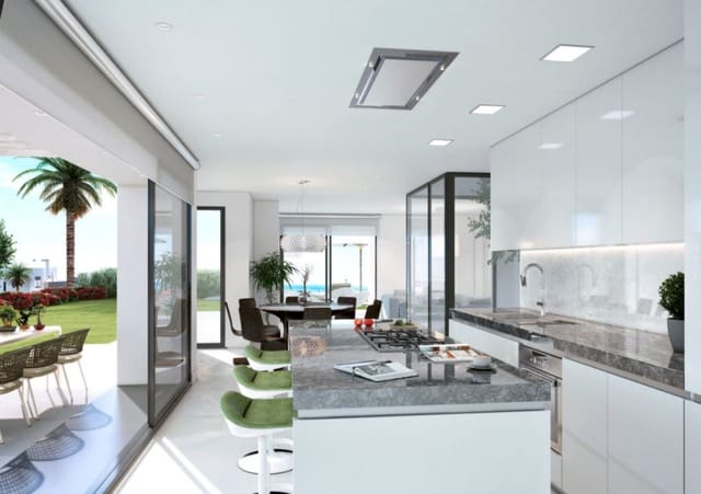 4 bedroom Villa for sale in Estepona with pool garage - € 710,000 (Ref: 9507035)