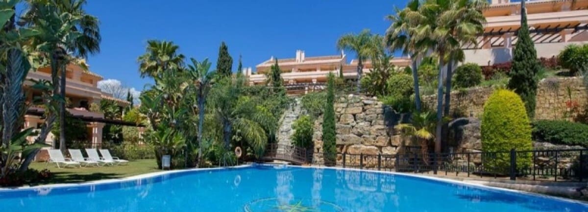Apartamento de 3 habitaciones en Marbella en venta con piscina garaje - 695.000 € (Ref: 9507040)