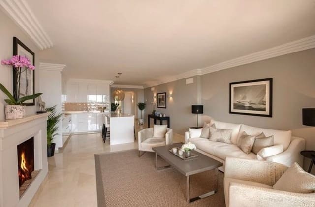 Apartamento de 3 habitaciones en Marbella en venta con piscina garaje - 695.000 € (Ref: 9507040)