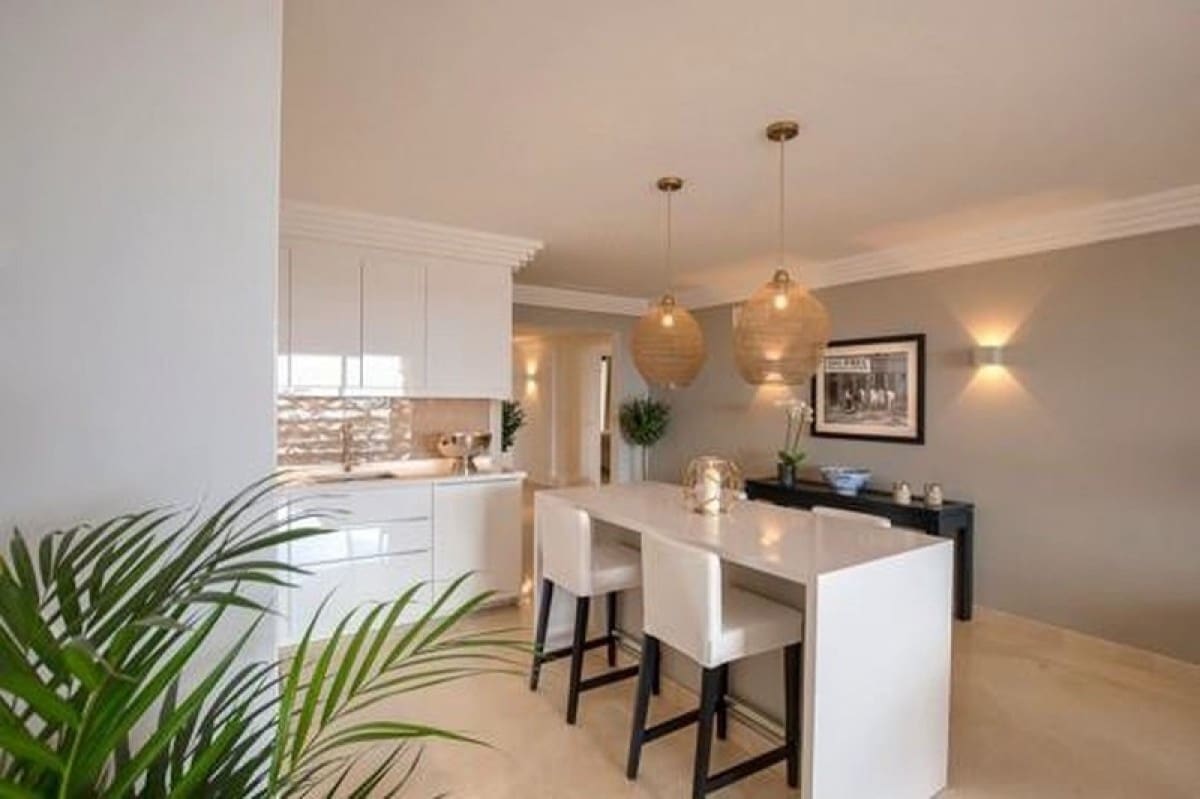 Apartamento de 3 habitaciones en Marbella en venta con piscina garaje - 695.000 € (Ref: 9507040)