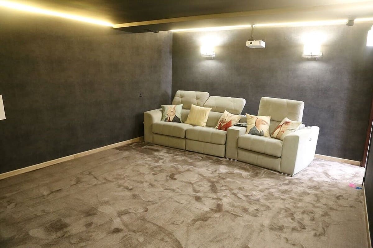 5 bedroom Villa for sale in Marbella with pool garage - € 1,950,000 (Ref: 9507043)