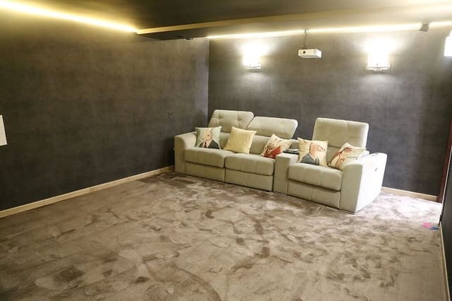 5 bedroom Villa for sale in Marbella with pool garage - € 1,950,000 (Ref: 9507043)