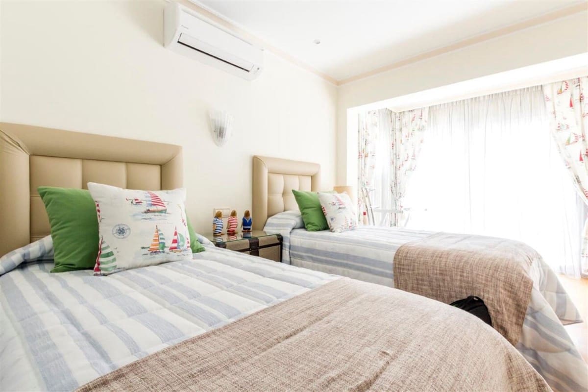 4 soveværelse Villa til salg i Marbella med swimmingpool - € 1.200.000 (Ref: 9507045)