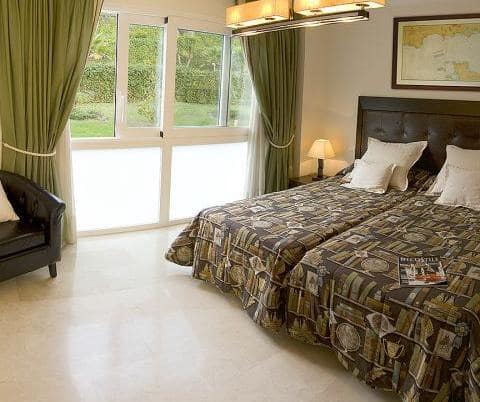 Apartamento de 2 habitaciones en Marbella en venta con piscina garaje - 589.000 € (Ref: 9507062)