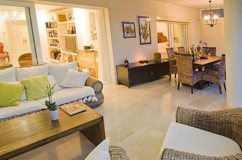 Apartamento de 2 habitaciones en Marbella en venta con piscina garaje - 589.000 € (Ref: 9507062)