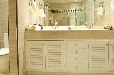 Apartamento de 2 habitaciones en Marbella en venta con piscina garaje - 589.000 € (Ref: 9507062)