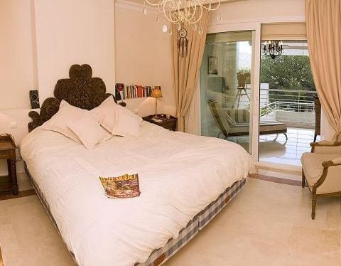 Apartamento de 2 habitaciones en Marbella en venta con piscina garaje - 589.000 € (Ref: 9507062)