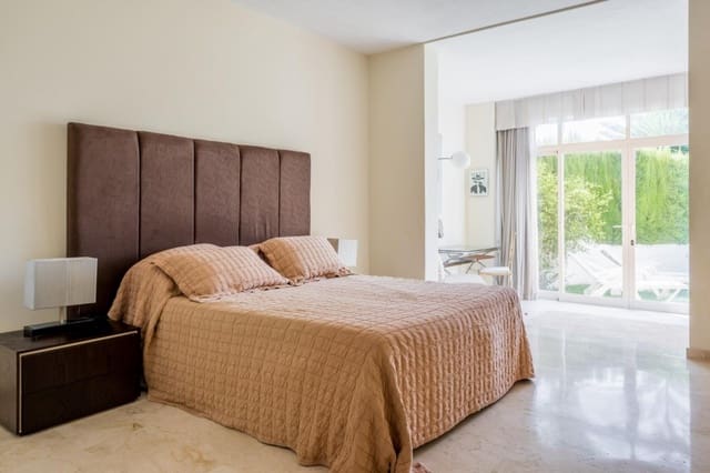 2 sypialnia Apartament na sprzedaż w Marbella z basenem - 450 000 € (Ref: 9507067)