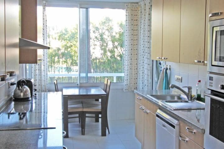 Apartamento de 3 habitaciones en Marbella en venta con piscina garaje - 995.000 € (Ref: 9507123)