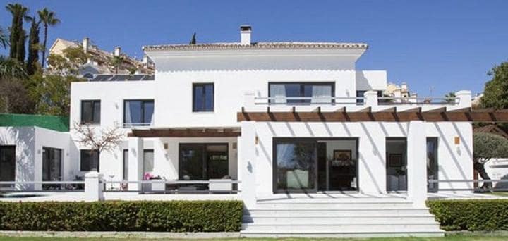 Chalet de 5 habitaciones en Marbella en venta con piscina garaje - 2.495.000 € (Ref: 9507125)