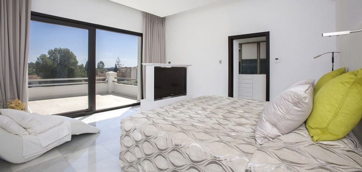 Chalet de 5 habitaciones en Marbella en venta con piscina garaje - 2.495.000 € (Ref: 9507125)