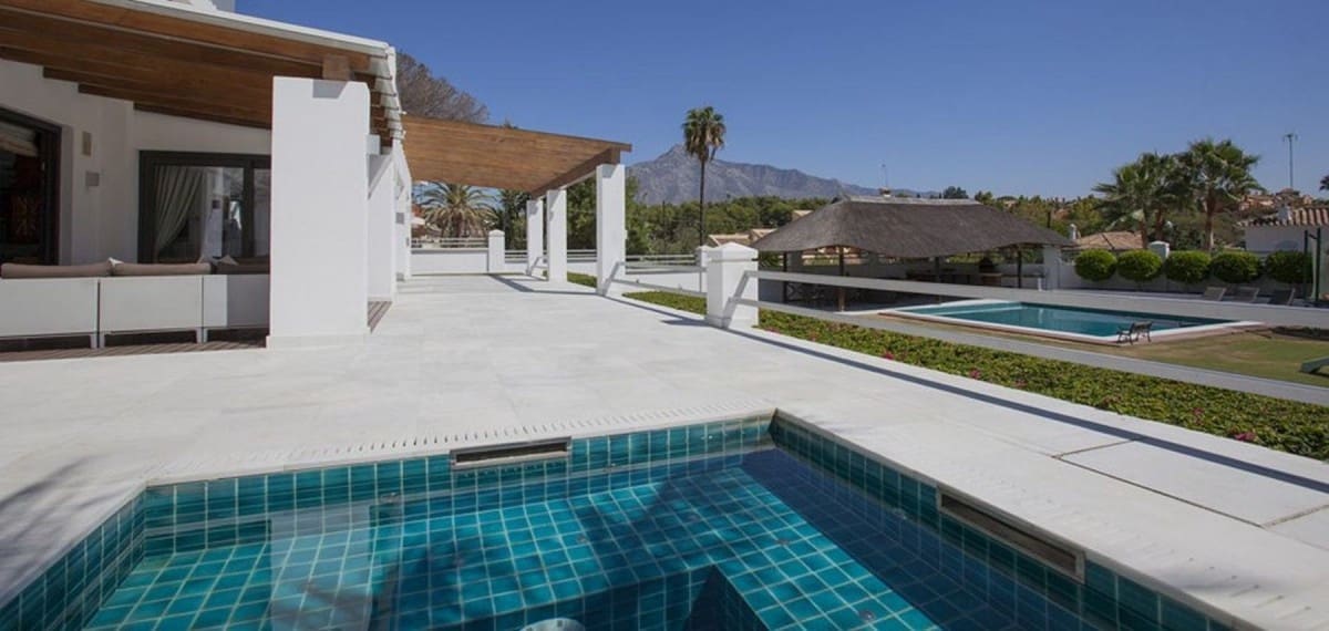 Chalet de 5 habitaciones en Marbella en venta con piscina garaje - 2.495.000 € (Ref: 9507125)