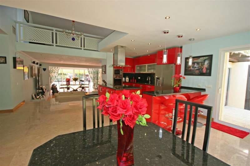 4 bedroom Villa for sale in Marbella with pool - € 1,000,000 (Ref: 9507140)