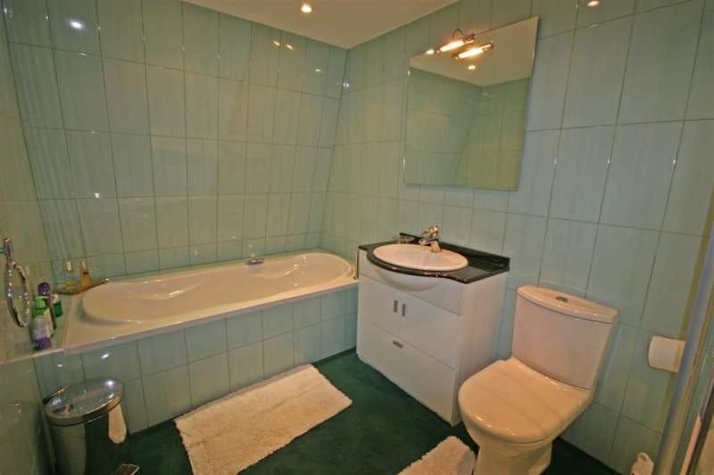 4 bedroom Villa for sale in Marbella with pool - € 1,000,000 (Ref: 9507140)