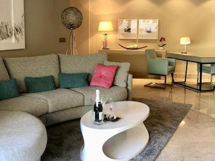 3 sypialnia Apartament na sprzedaż w Marbella z basenem - 850 000 € (Ref: 9507145)