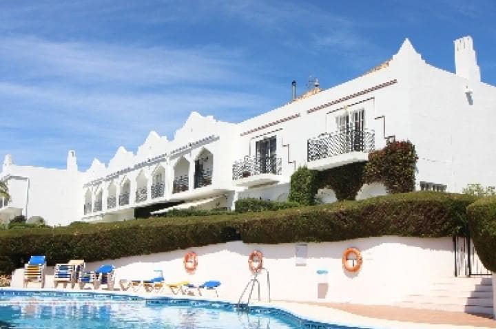 4 bedroom Townhouse for sale in Marbella with pool - € 490,000 (Ref: 9507147)