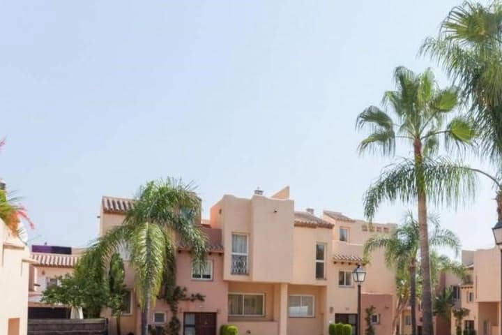 3 bedroom Townhouse for sale in Marbella with pool - € 315,000 (Ref: 9507148)