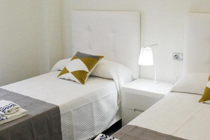 3 sypialnia Apartament na sprzedaż w Marbella z basenem garażem - 375 000 € (Ref: 9507153)