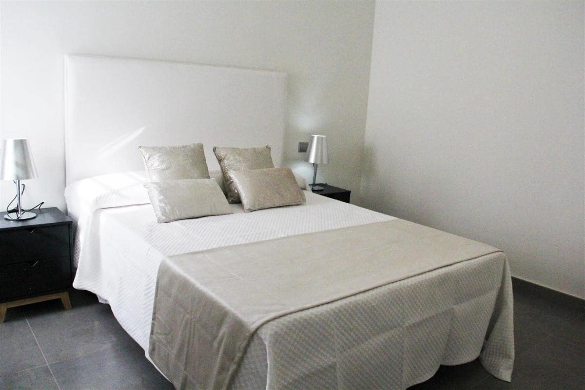 3 sypialnia Apartament na sprzedaż w Marbella z basenem garażem - 375 000 € (Ref: 9507153)