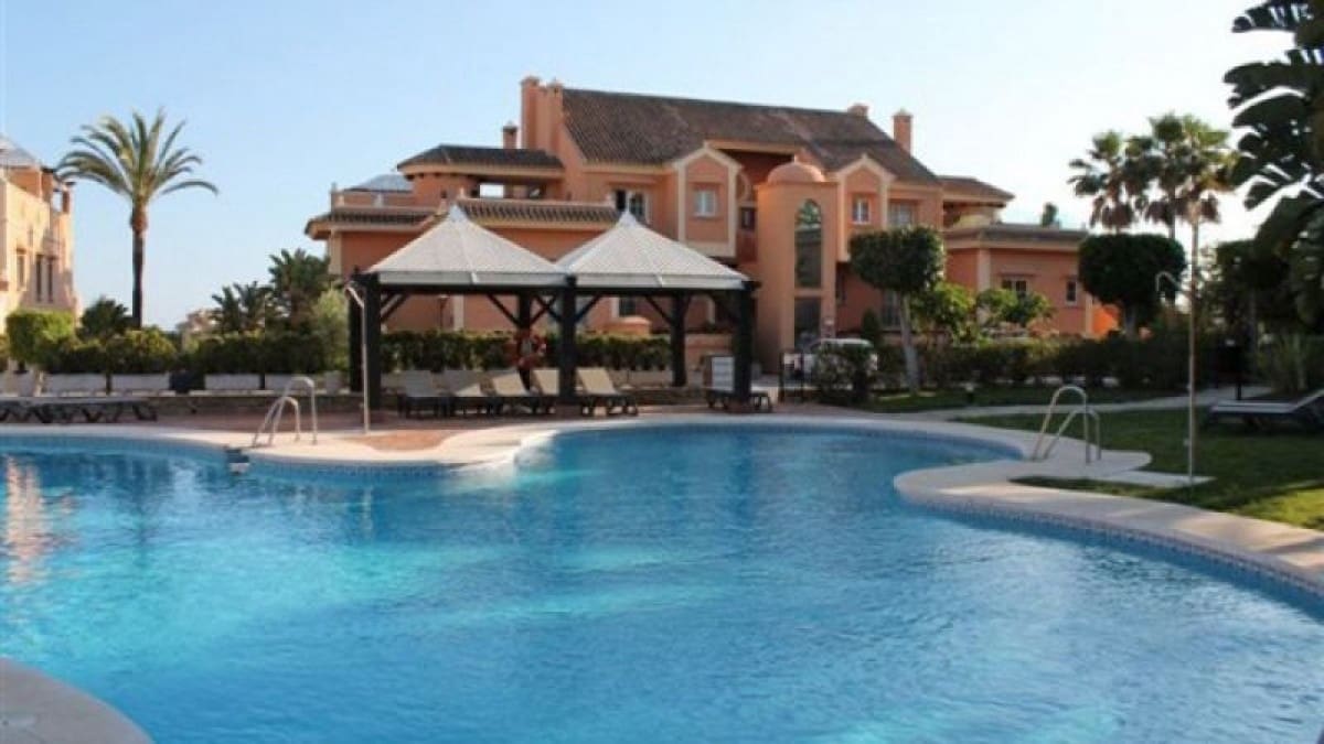 Apartamento de 4 habitaciones en Marbella en venta con piscina - 475.000 € (Ref: 9507164)