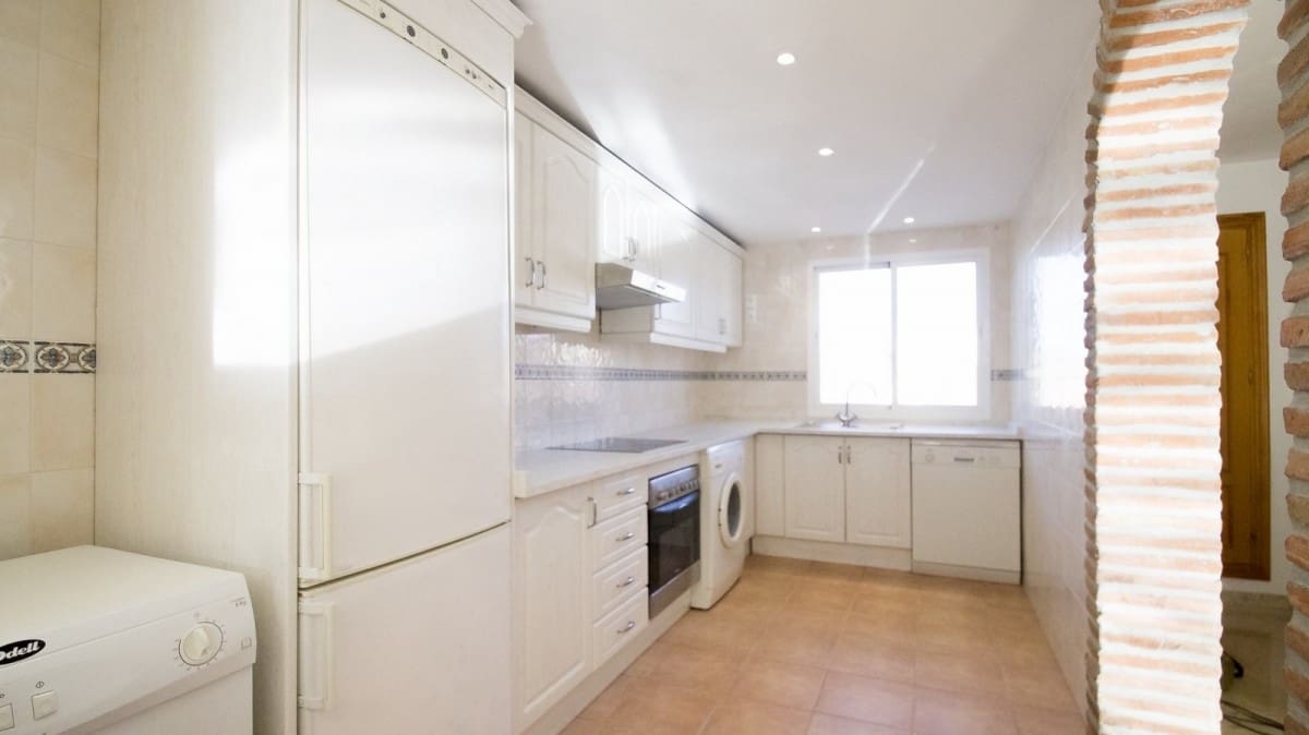 4 bedroom Townhouse for sale in Marbella with pool garage - € 395,000 (Ref: 9507165)