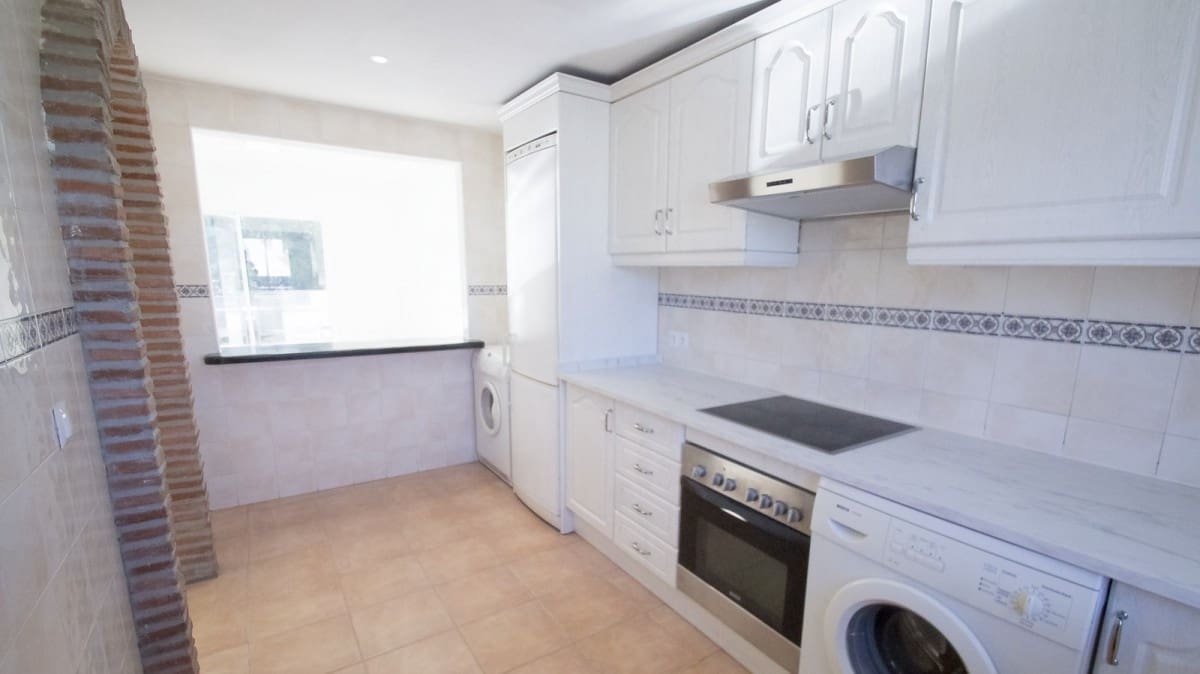 4 bedroom Townhouse for sale in Marbella with pool garage - € 395,000 (Ref: 9507165)