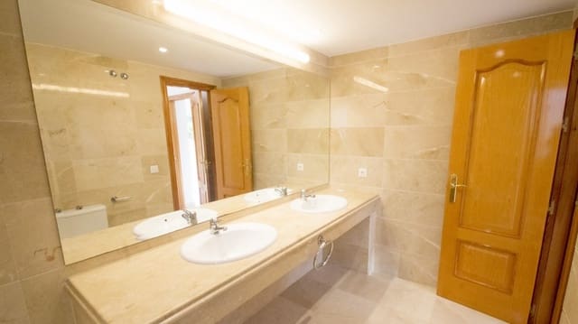 4 bedroom Townhouse for sale in Marbella with pool garage - € 395,000 (Ref: 9507165)