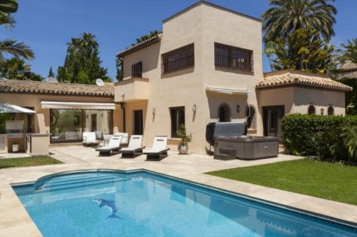 5 bedroom Villa for sale in Marbella with pool garage - € 1,595,000 (Ref: 9507174)