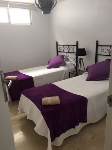 Chalet de 5 habitaciones en Puerto Banus, Marbella en venta con piscina - 1.195.000 € (Ref: 9507175)