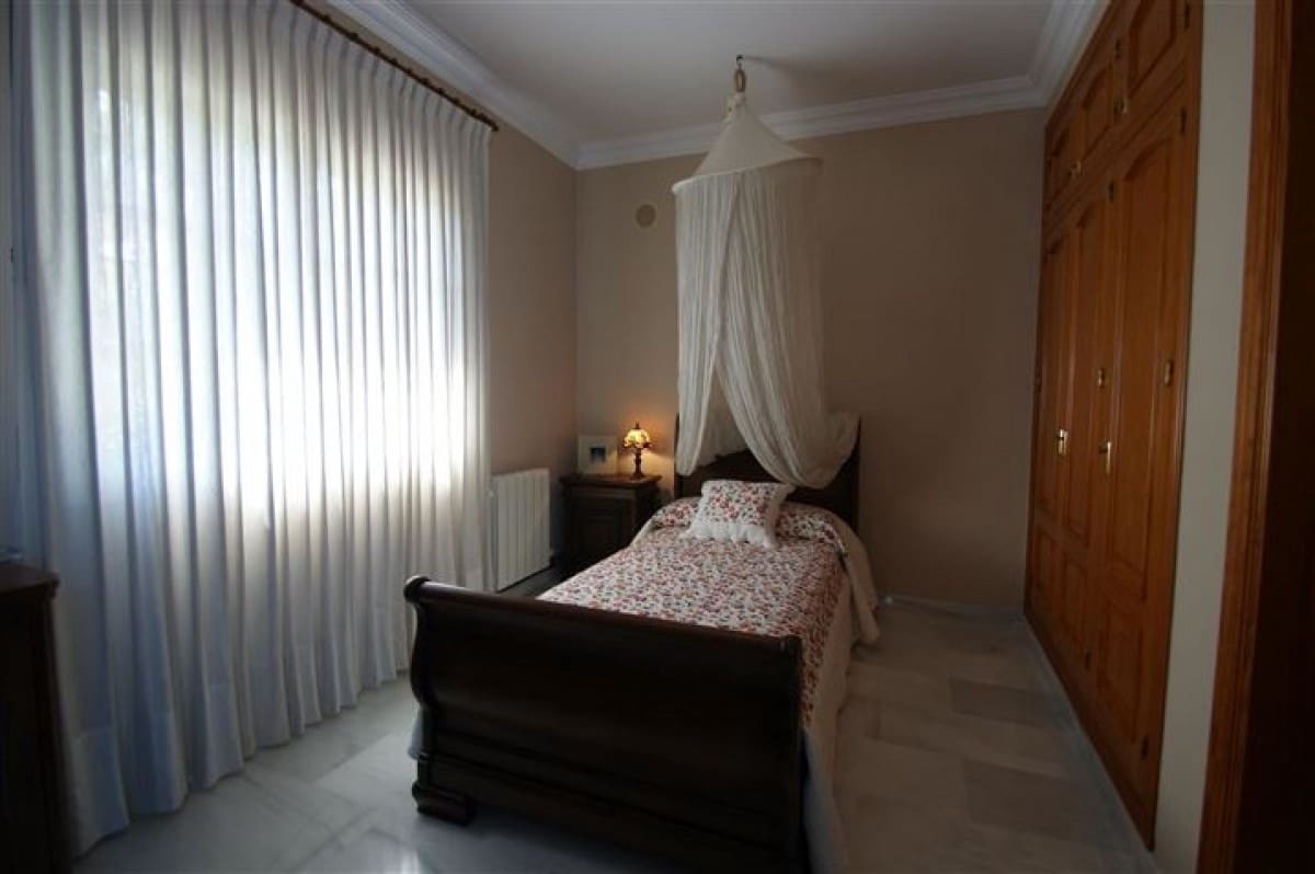 Chalet de 4 habitaciones en Marbella en venta con piscina garaje - 1.190.000 € (Ref: 9507176)