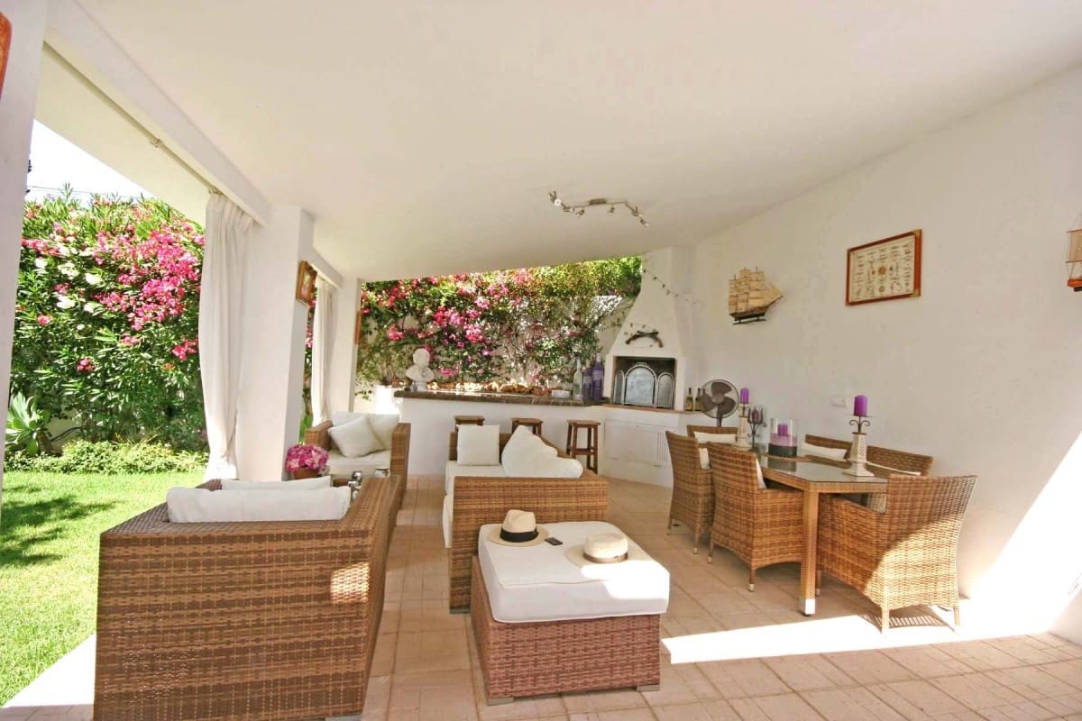 5 soveværelse Villa til salg i Marbella med swimmingpool garage - € 749.000 (Ref: 9507178)