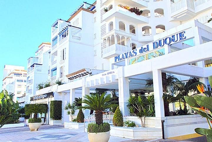 Apartamento de 3 habitaciones en Puerto Banus en venta con piscina garaje - 1.250.000 € (Ref: 9507195)