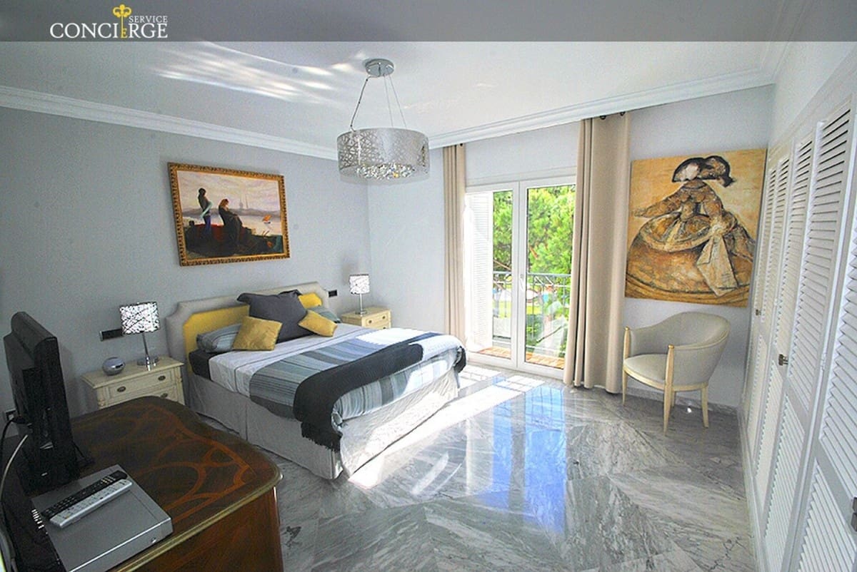 Apartamento de 3 habitaciones en Puerto Banus en venta con piscina garaje - 1.250.000 € (Ref: 9507195)