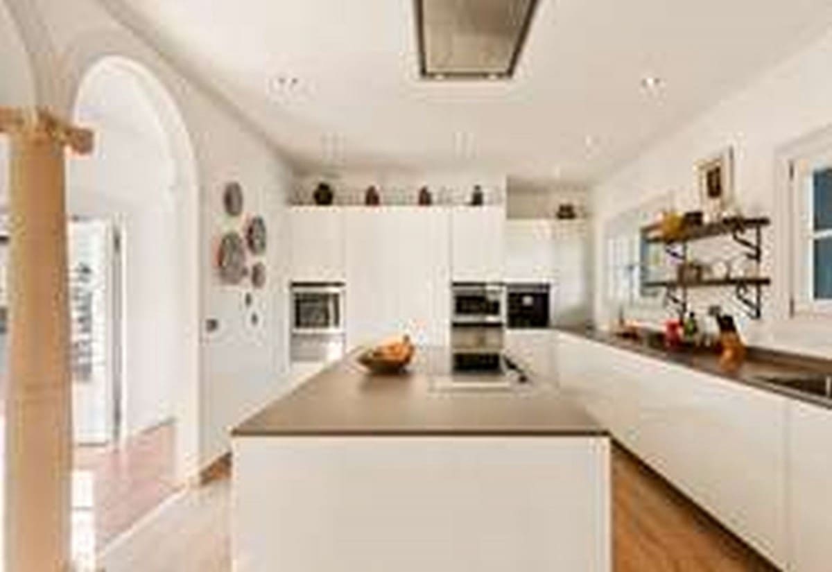 5 bedroom Villa for sale in Benahavis with pool garage - € 3,500,000 (Ref: 9507200)