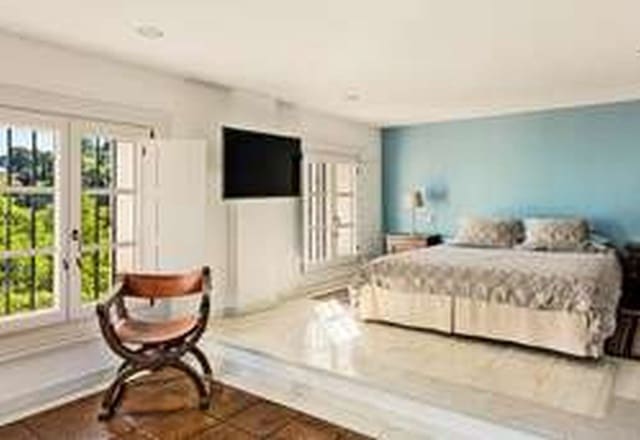 5 bedroom Villa for sale in Benahavís with pool garage - € 3,500,000 (Ref: 9507200)