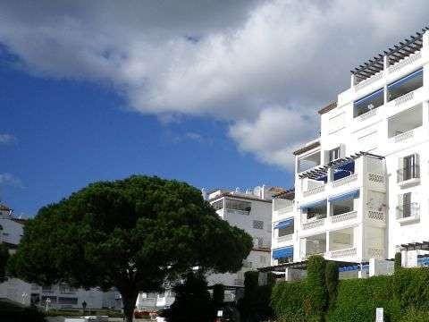 3 sypialnia Apartament na sprzedaż w Puerto Banus z basenem - 1 200 000 € (Ref: 9507204)
